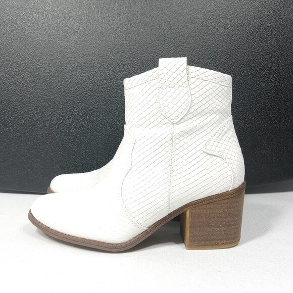 DIRTY LAUNDRY Unite Snake Embrossed Design Womens White Western Ankle Boot Sz 6 - Picture 2 of 13
